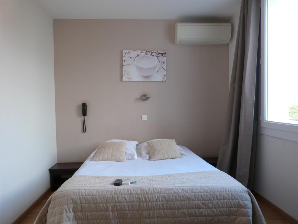 Blue Hotel La Seyne-sur-Mer Room photo