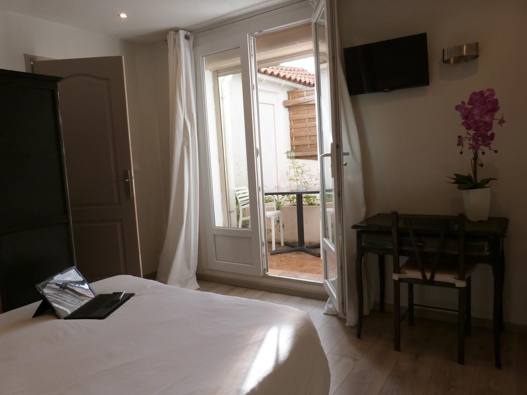 Blue Hotel La Seyne-sur-Mer Room photo